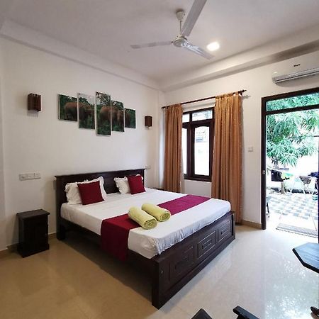 Отель Weligama Watergate Экстерьер фото