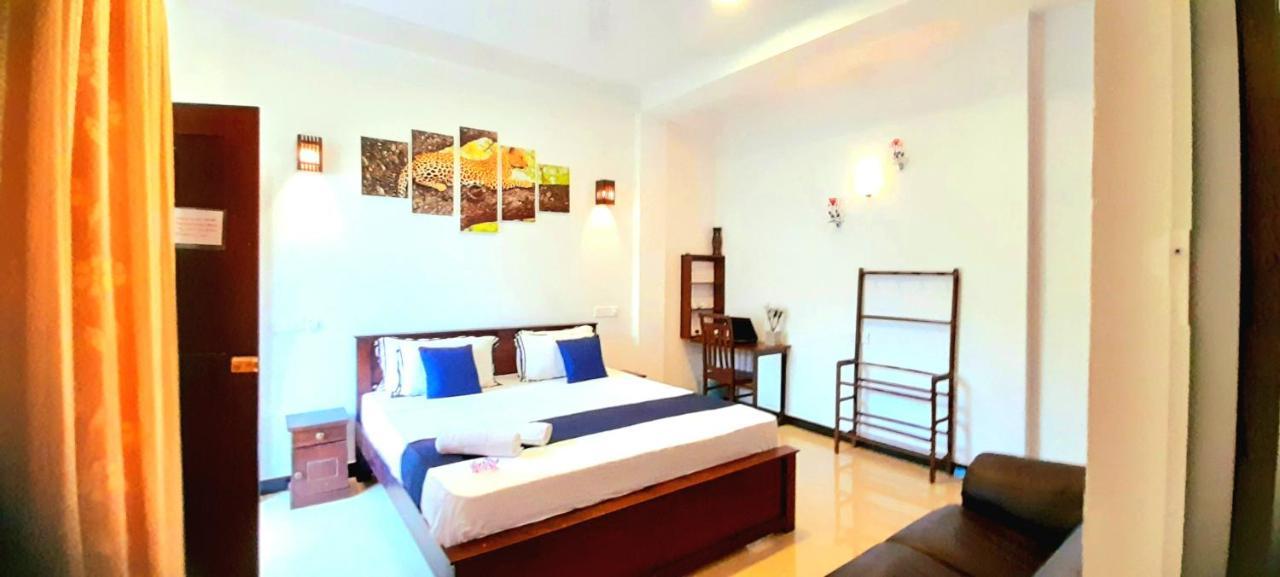 Отель Weligama Watergate Экстерьер фото