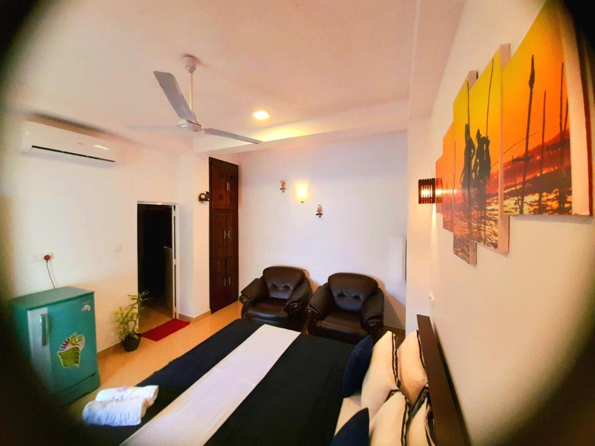 Отель Weligama Watergate Экстерьер фото