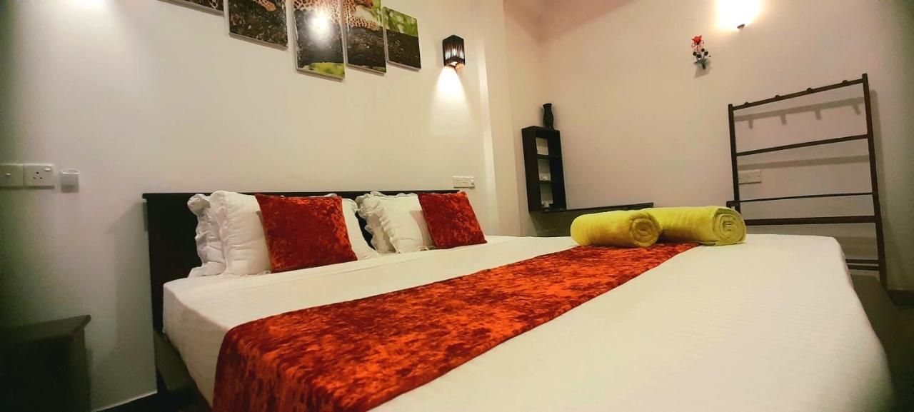 Отель Weligama Watergate Экстерьер фото