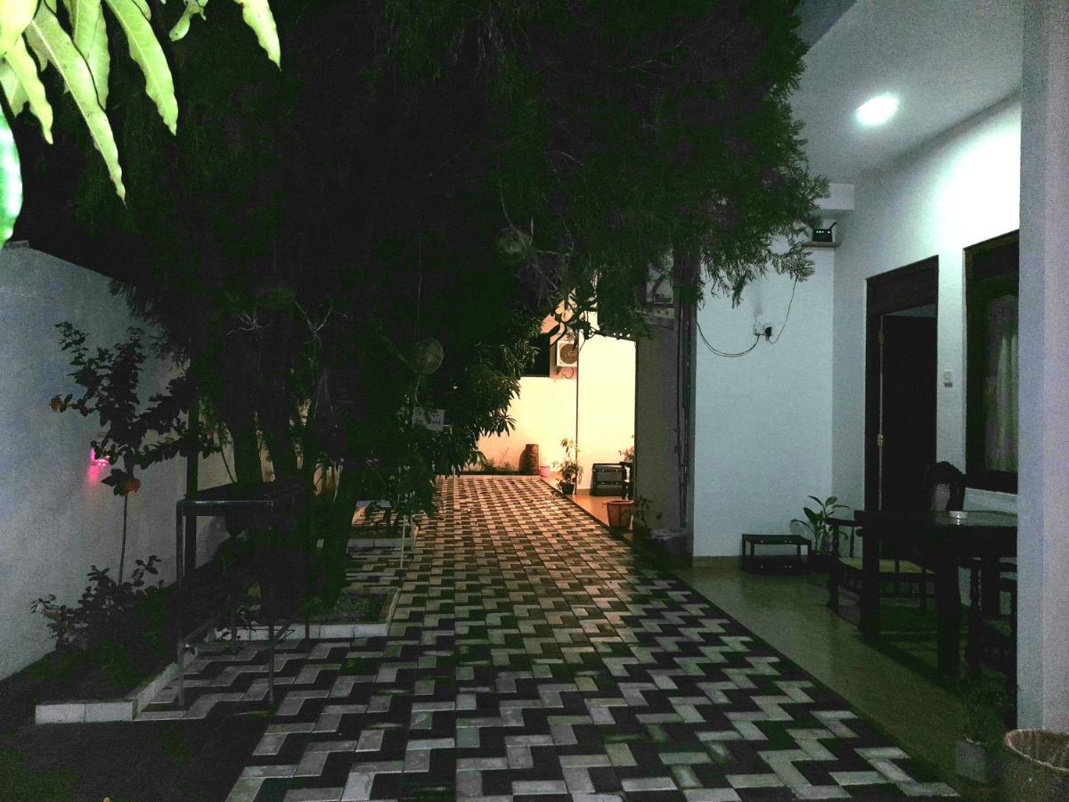 Отель Weligama Watergate Экстерьер фото
