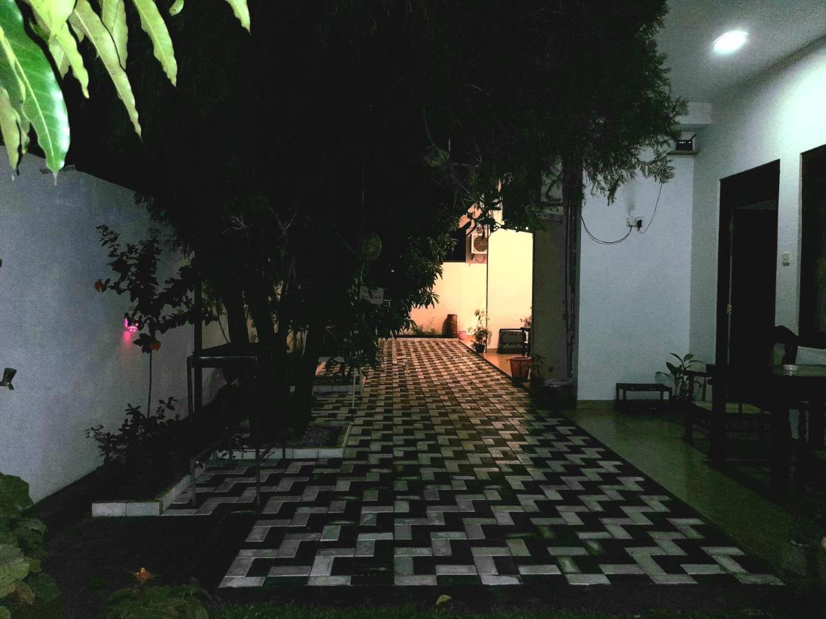 Отель Weligama Watergate Экстерьер фото