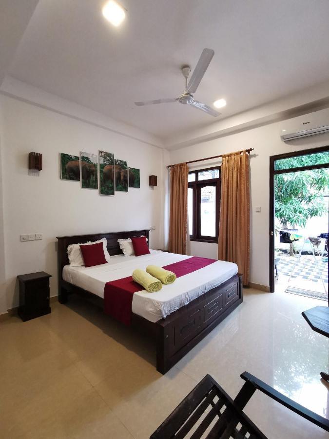 Отель Weligama Watergate Экстерьер фото