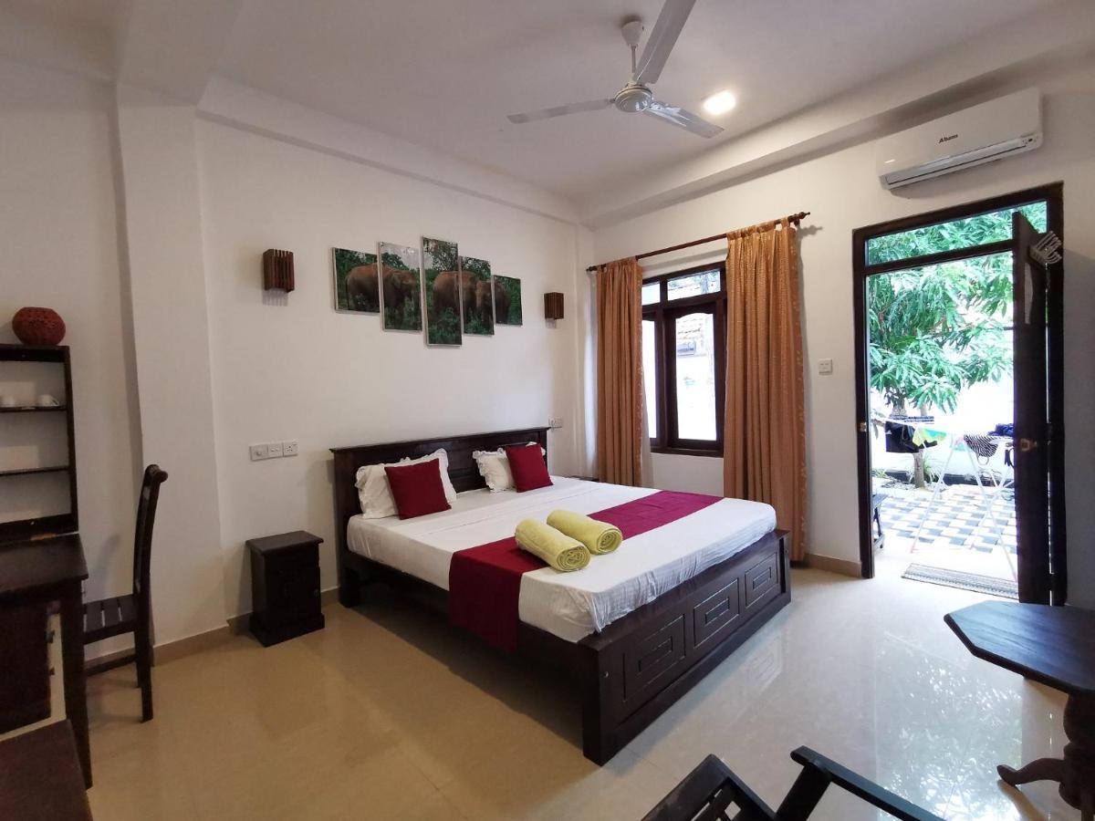 Отель Weligama Watergate Экстерьер фото