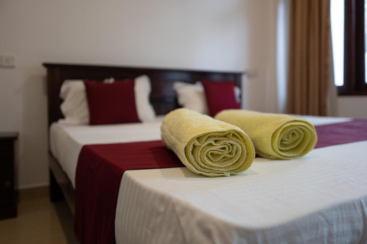 Отель Weligama Watergate Экстерьер фото
