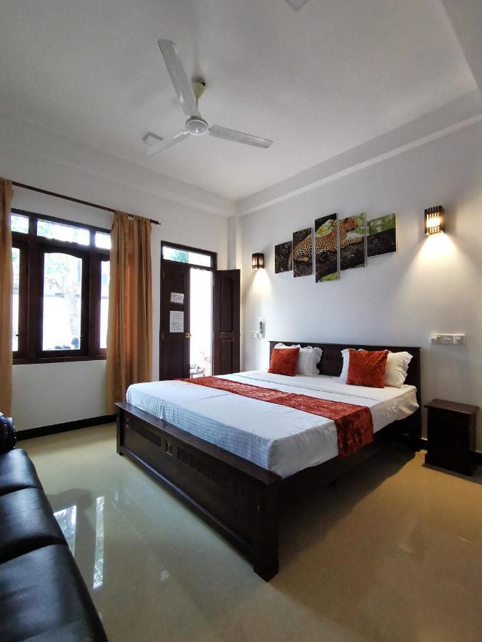 Отель Weligama Watergate Экстерьер фото