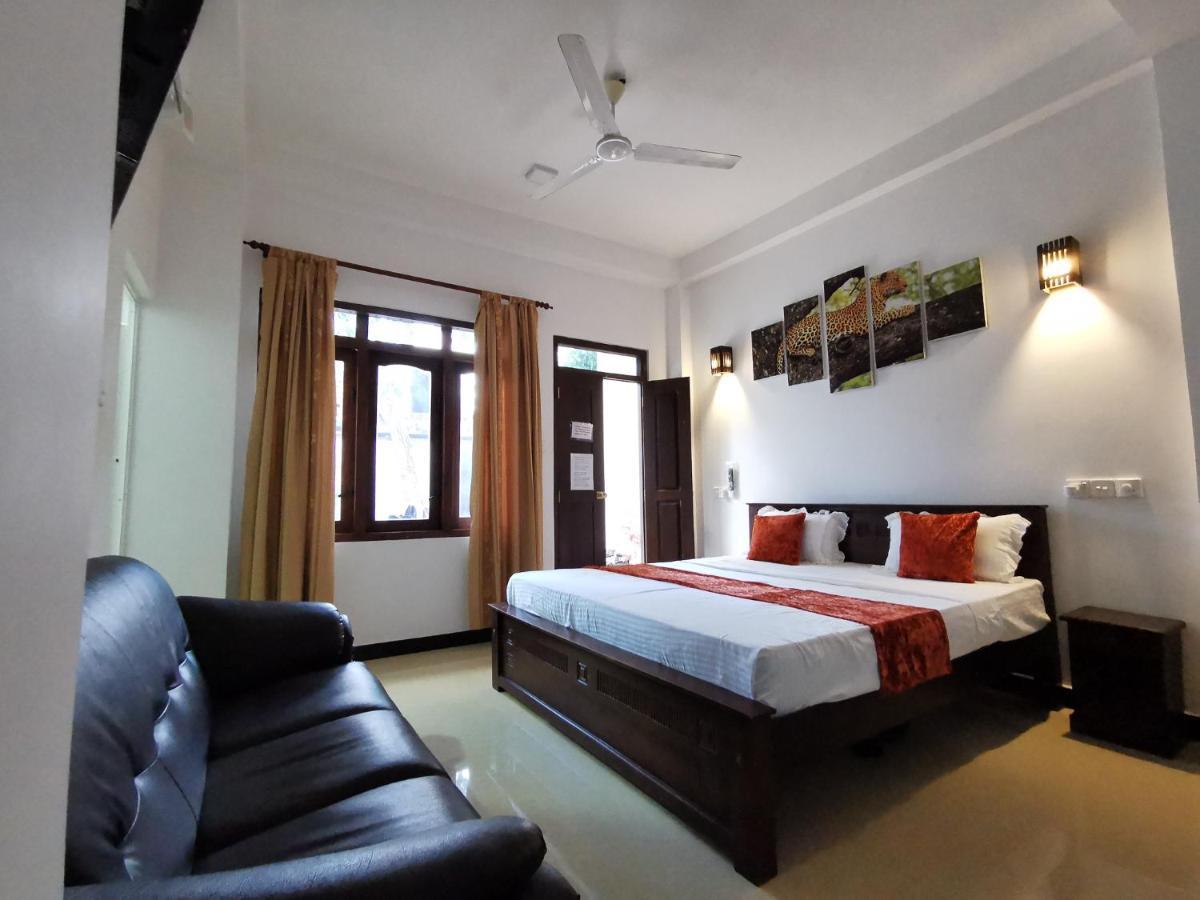 Отель Weligama Watergate Экстерьер фото
