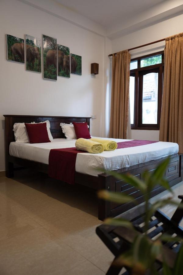 Отель Weligama Watergate Экстерьер фото