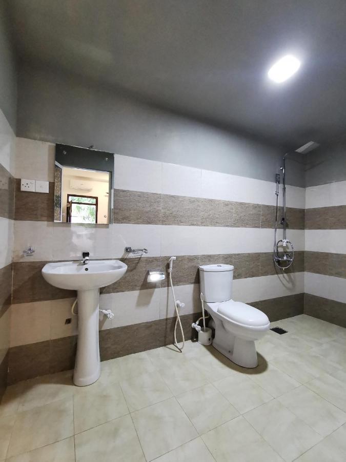 Отель Weligama Watergate Экстерьер фото